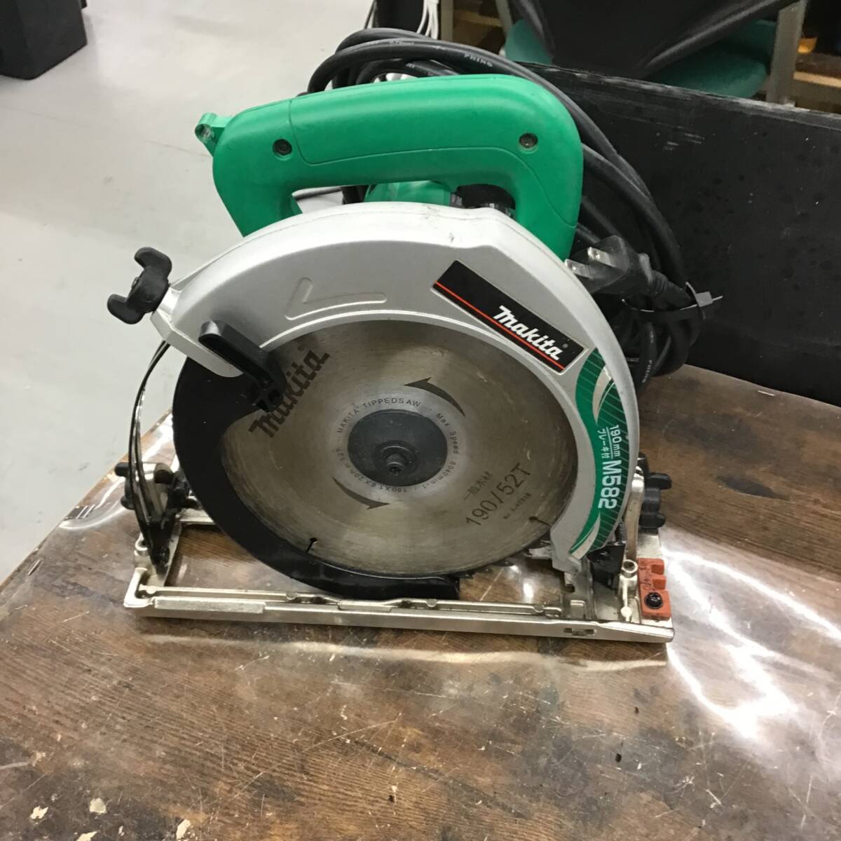 【中古品】〇マキタ 丸ノコ M582