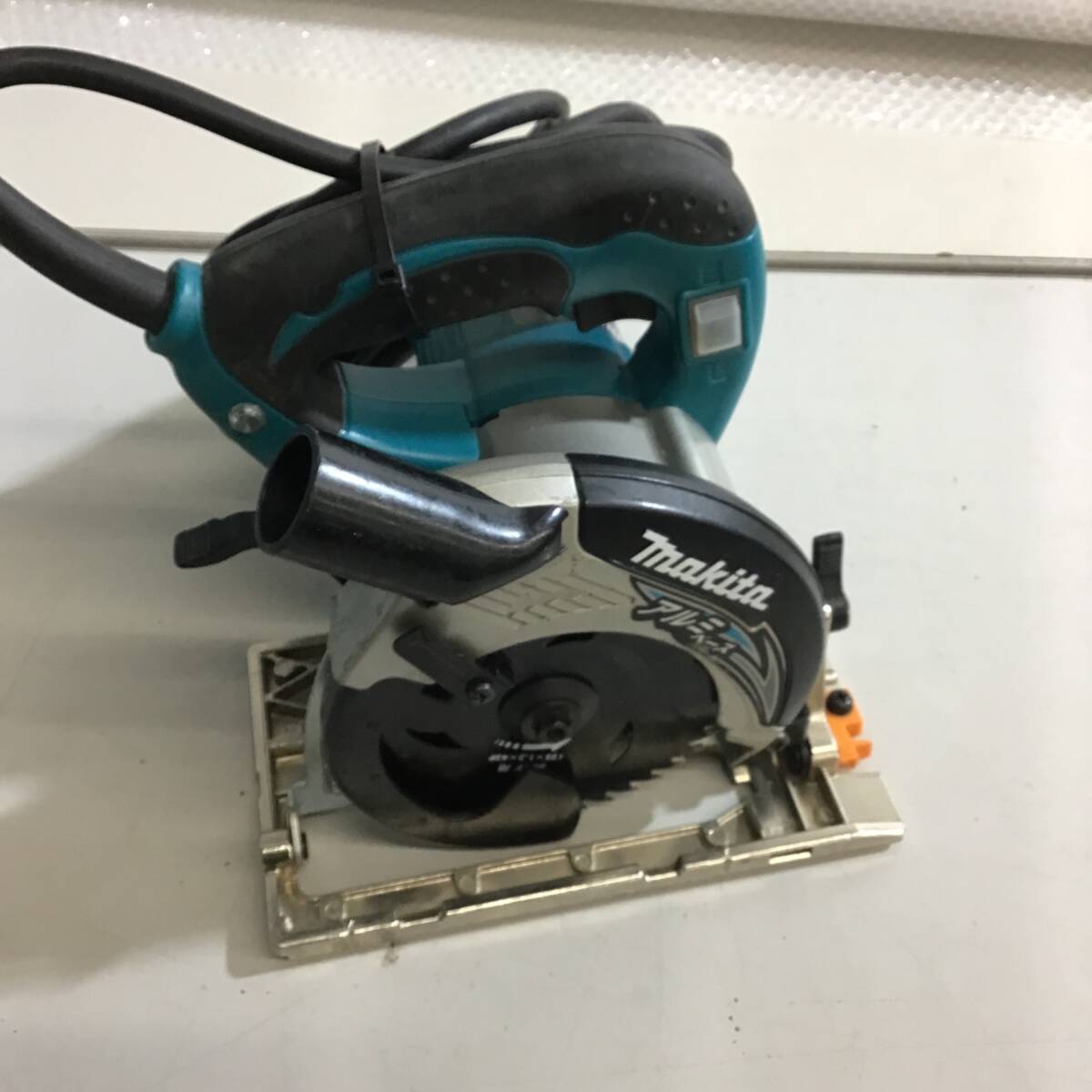【中古品】★マキタ(makita) 125mm 電気マルノコ 5230 本体のみ ★即決価格★送料無料★