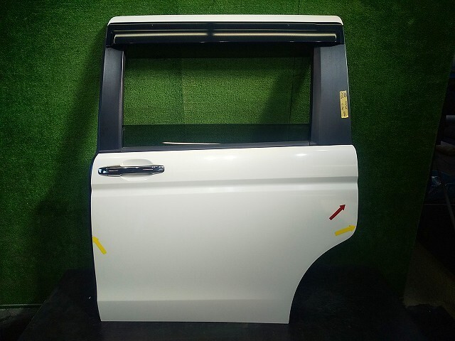 ステップワゴン DBA-RK5 左リアドア NH788P 73694 中古中古部品 ステップワゴン RK5 右ﾘｱﾄﾞｱｶﾞﾗｽ