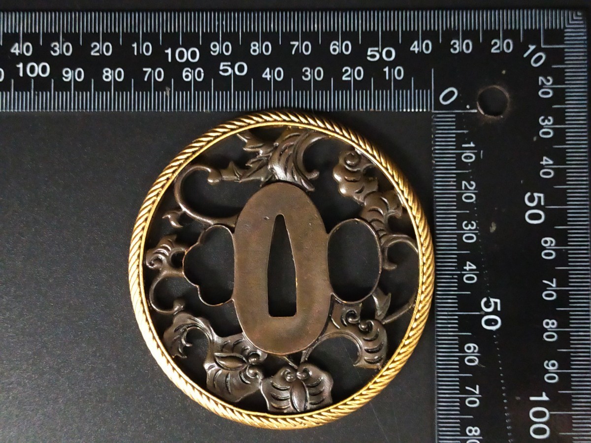 花と葉の金色装飾 鍔(つば)