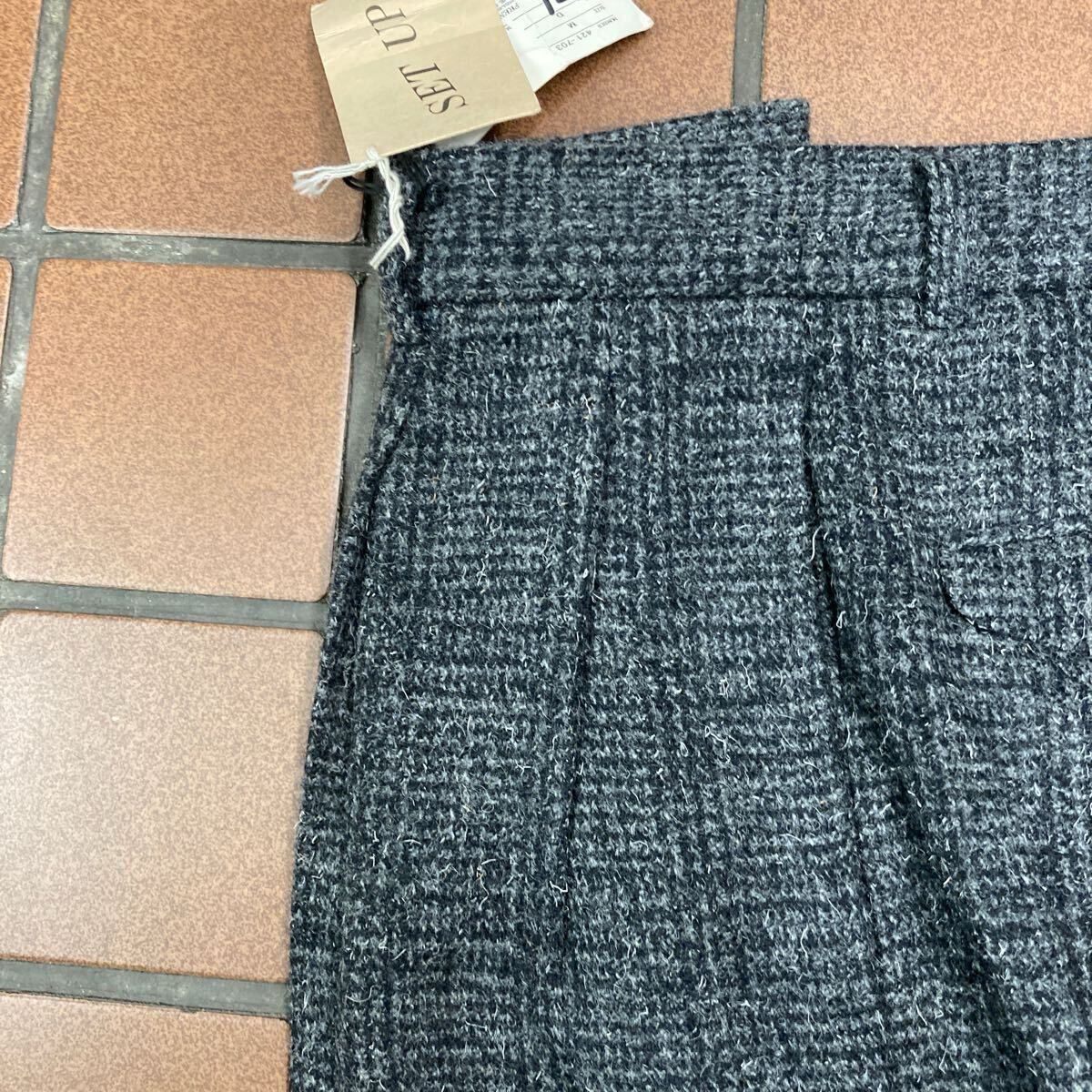｛新品｝カジュアル ビジネス スラックス サイズ M(76cm) 2タック毛 100% A-ONE CORPORATION ツィード 肉厚生地 大格子柄チャコールグレイ_画像5