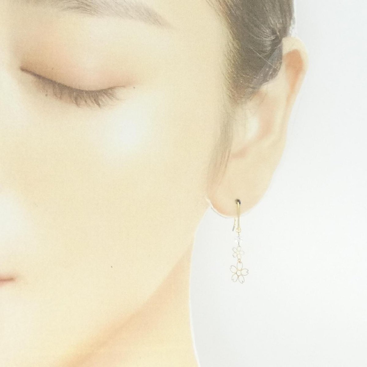 K18YG フラワー ダイヤモンド ピアス 0.20CT