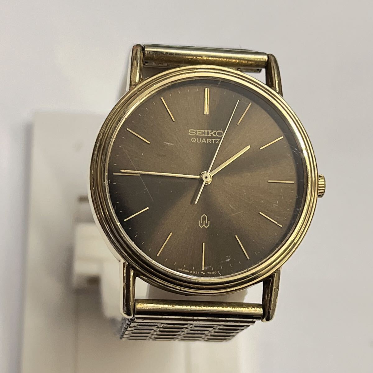 1980年代 セイコー SEIKO シャリオ 亀戸精工舎製 メンズ腕時計 黒文字盤 クオーツ 5931-7030 稼働品