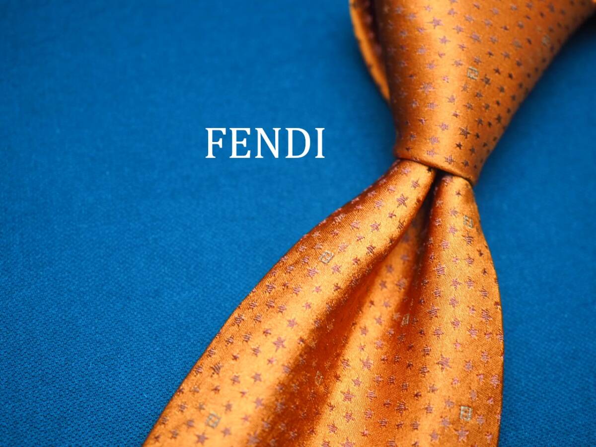 美品【FENDI フェンディ】 C1369 ロゴ 星 オレンジ系 SILK ブランド ネクタイ 古着 良品