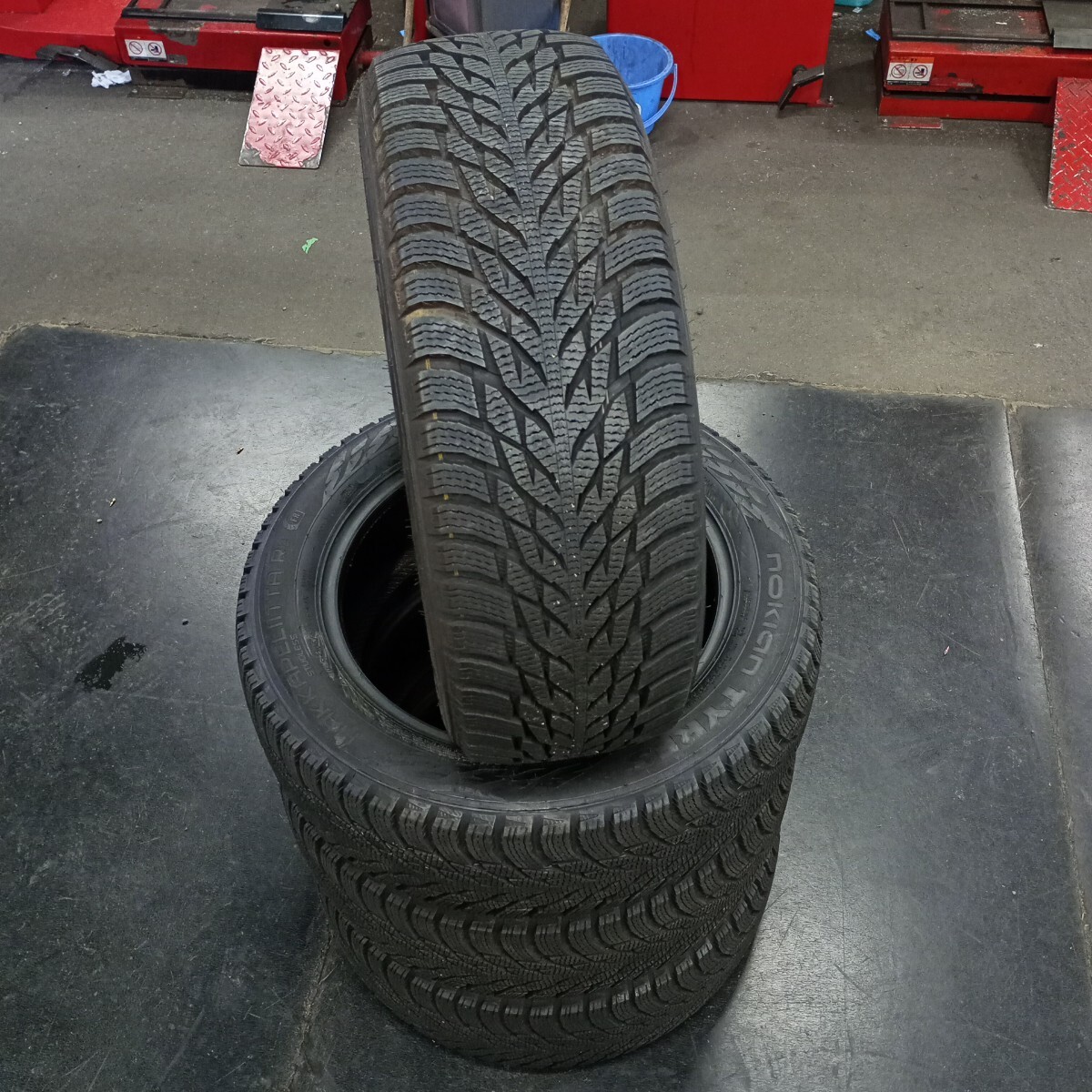 205/55R16 RFT ノキアン 20年製 ４本 中古スタッドレスタイヤ　バリ山_画像1