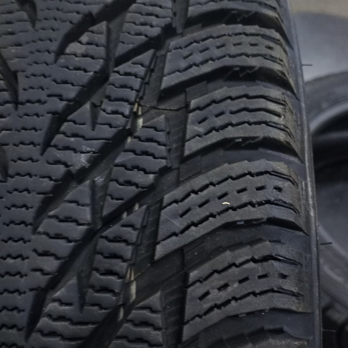 205/55R16 RFT ノキアン 20年製 ４本 中古スタッドレスタイヤ　バリ山_画像4