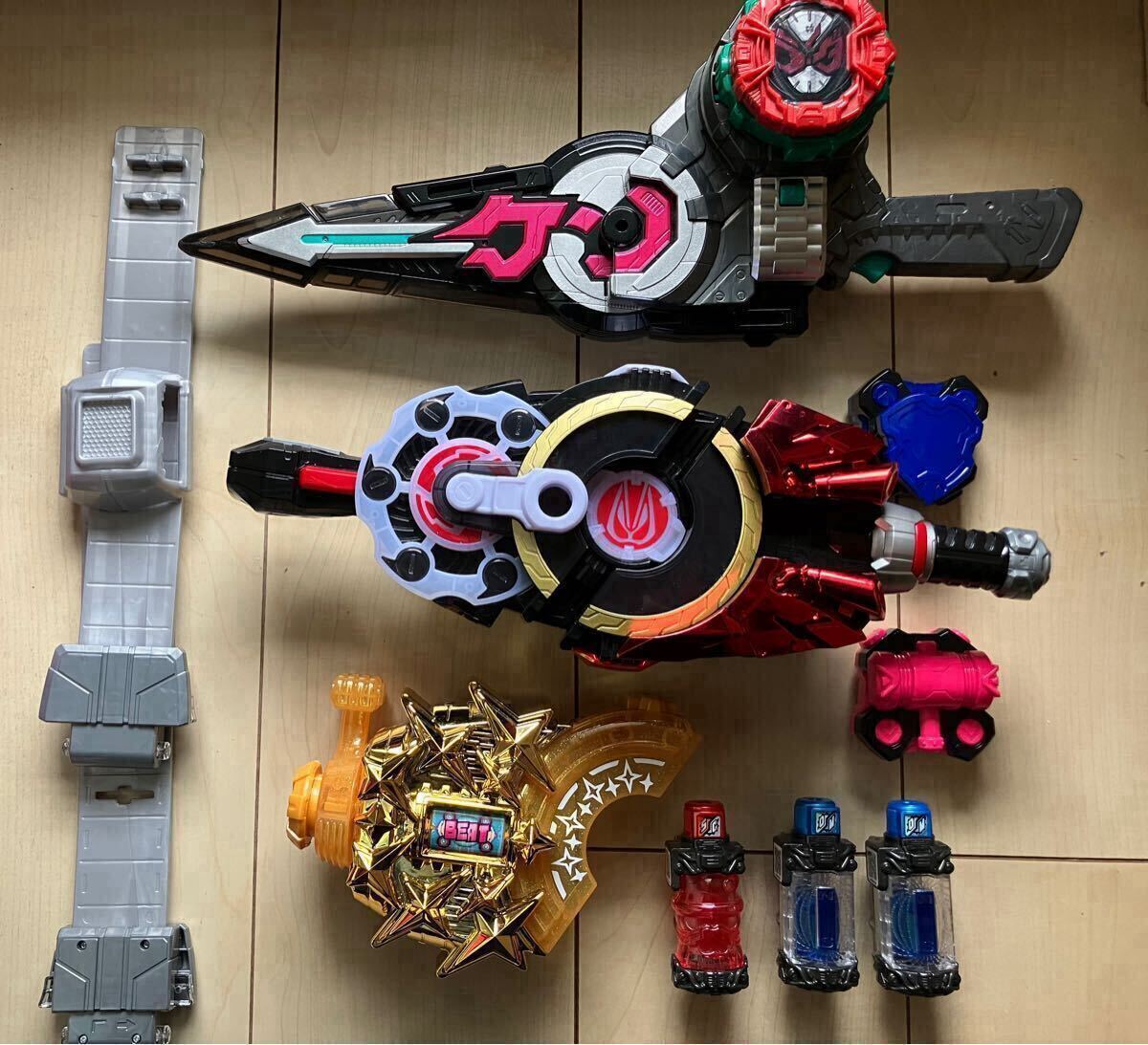 【仮面ライダーグッズ】ギーツ デザイアドライバー／フィーバースロットレイズバックル／ジオウ ジカンギレード／ビルド フルボトル
