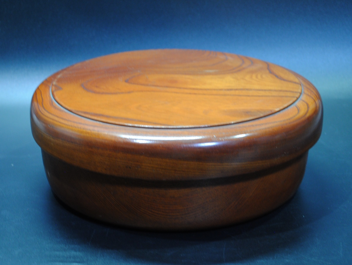 【売切り屋】欅茶櫃 くり抜き 直径約31cm 欅 けやき ケヤキ 茶びつ 茶櫃 茶道具 木製 天然木 昭和レトロ_画像5