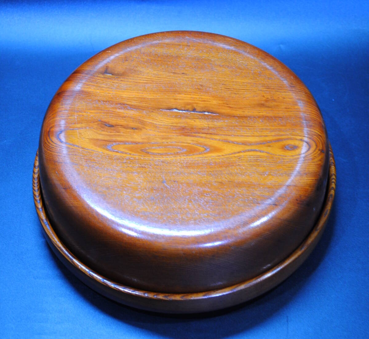 【売切り屋】欅茶櫃 くり抜き 直径約31cm 欅 けやき ケヤキ 茶びつ 茶櫃 茶道具 木製 天然木 昭和レトロ_画像4