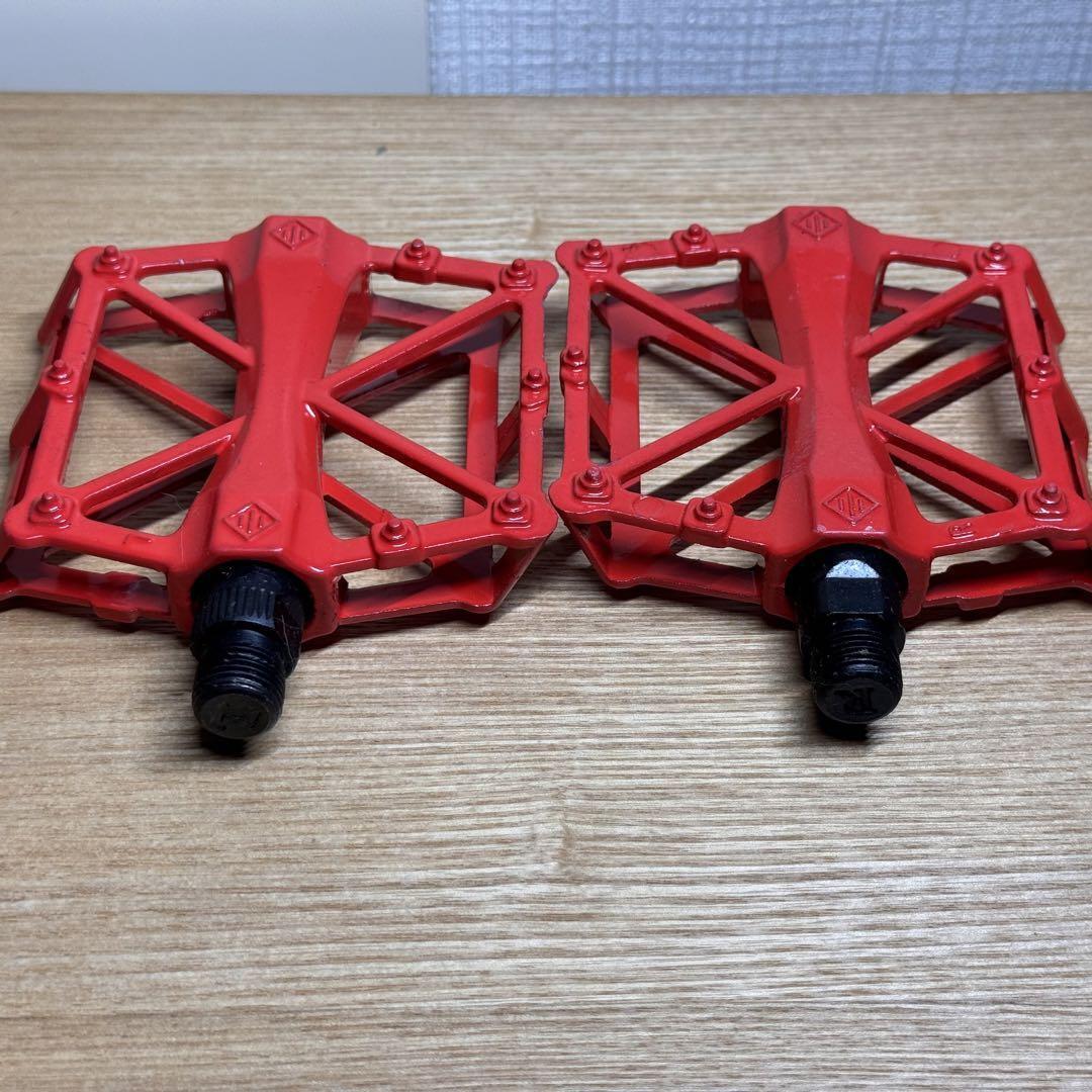 [新品]　アルミフラットペダル　X型広い両面踏みのペダル レッド