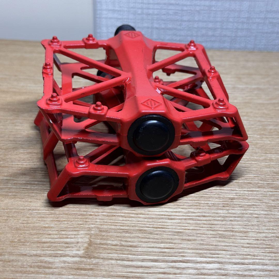 [新品]　アルミフラットペダル　X型広い両面踏みのペダル レッド