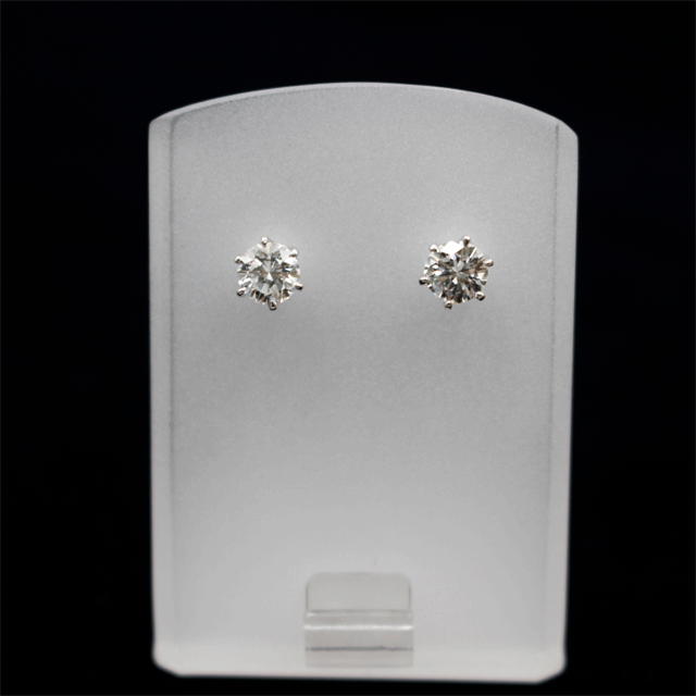 Pt900 ダイヤピアス 0.320ct　Ｈ VS-2 G 　0.328ct　G SI-1 G