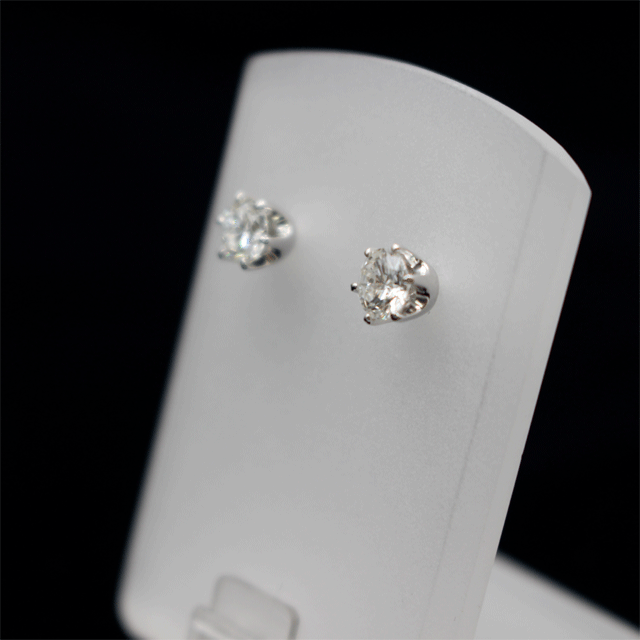 Pt900 ダイヤピアス 0.320ct　Ｈ VS-2 G 　0.328ct　G SI-1 G