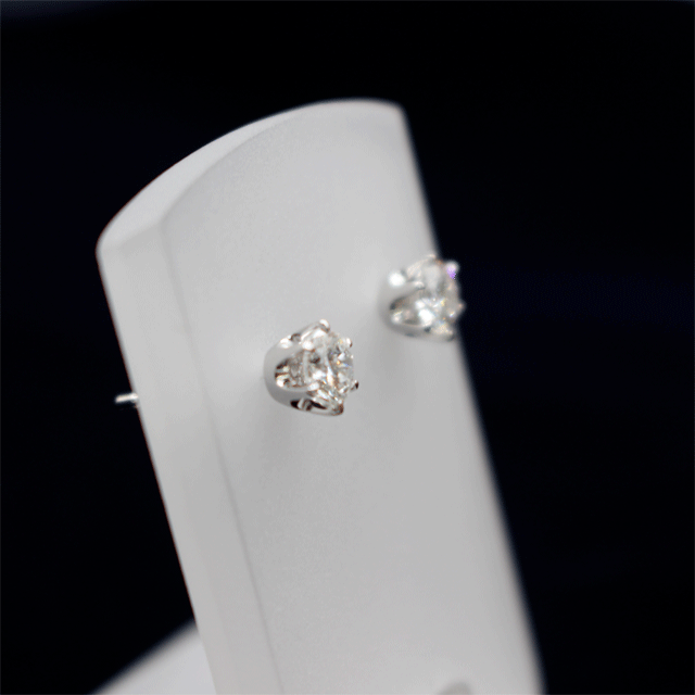 Pt900 ダイヤピアス 0.320ct?。?VS-2 G 　0.328ct　G SI-1 G