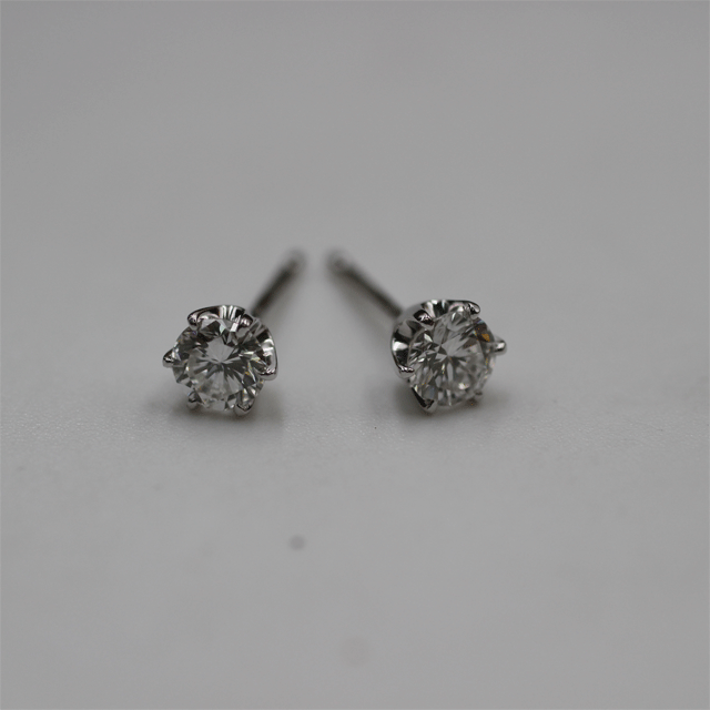 Pt900 ダイヤピアス 0.320ct?。?VS-2 G 　0.328ct　G SI-1 G