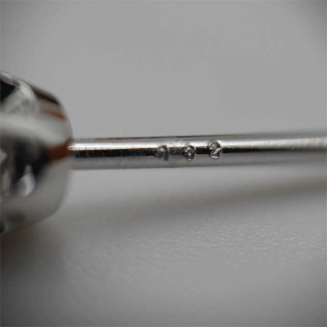 Pt900 ダイヤピアス 0.320ct?。?VS-2 G 　0.328ct　G SI-1 G