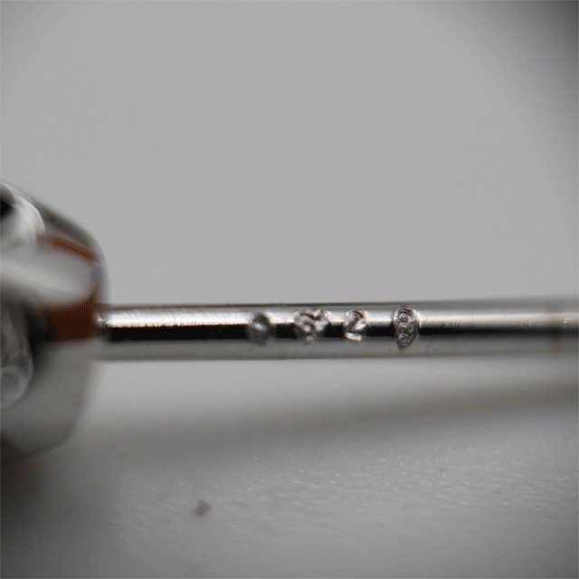 Pt900 ダイヤピアス 0.320ct　Ｈ VS-2 G 　0.328ct　G SI-1 G