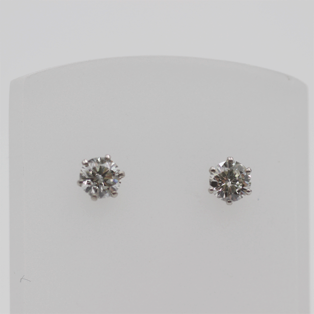 t900 ダイヤピアス　 0.302ct G SI-2 Fa 0.313ct G SI-2 F