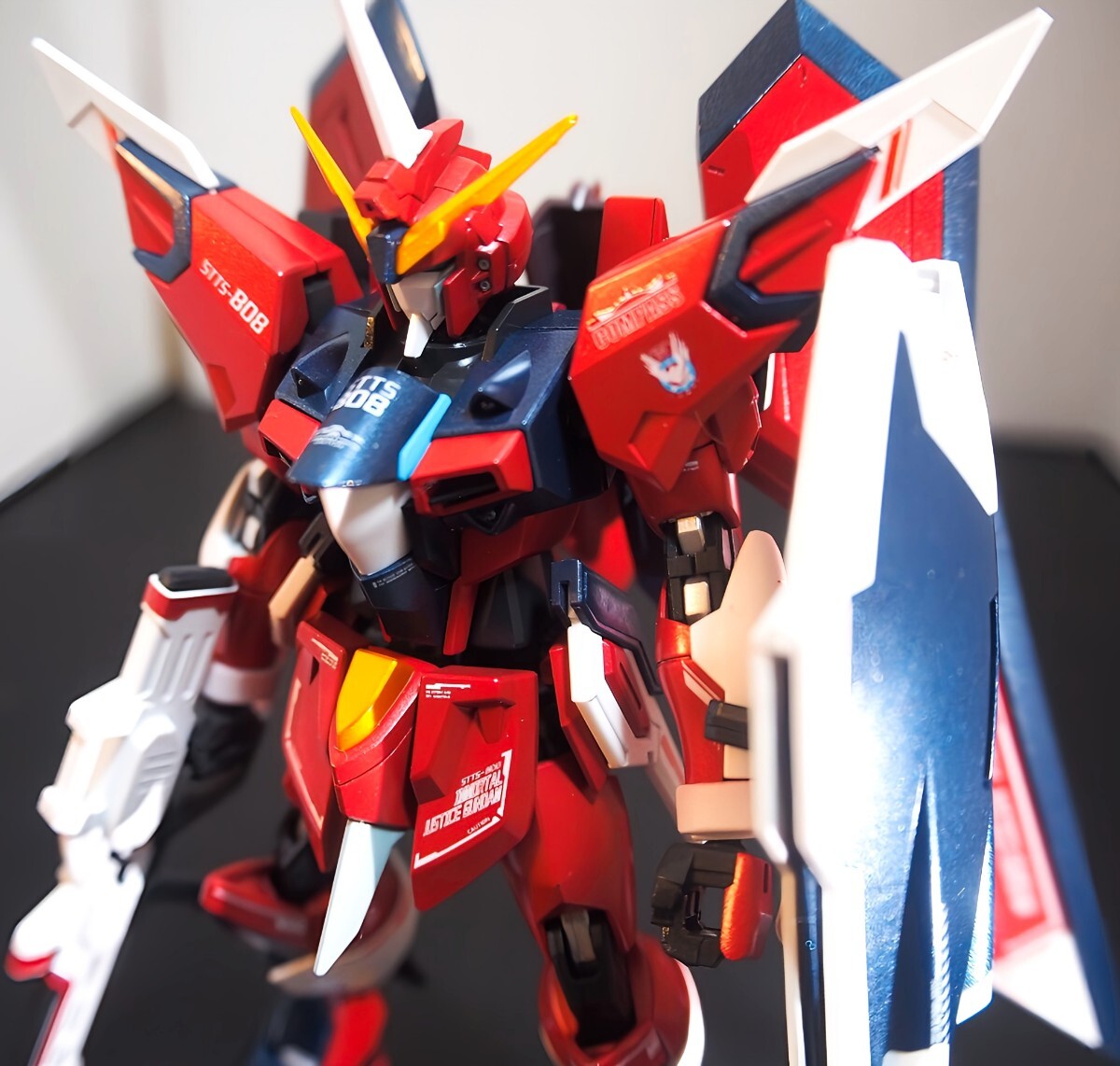 HGイモータルジャスティス　塗装完成品