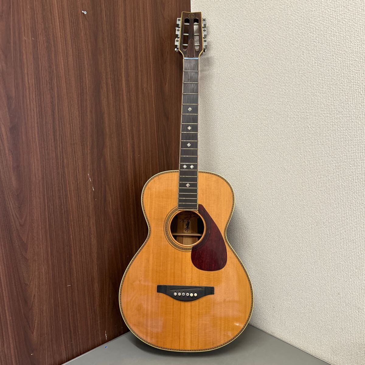 Y0555 YAMAHA 中本輝美 サイン入り革ラベル ヤマハ FG-1500 Y0555 YAMAHA 中本輝美 サイン入り革ラベル ヤマハ FG-1500