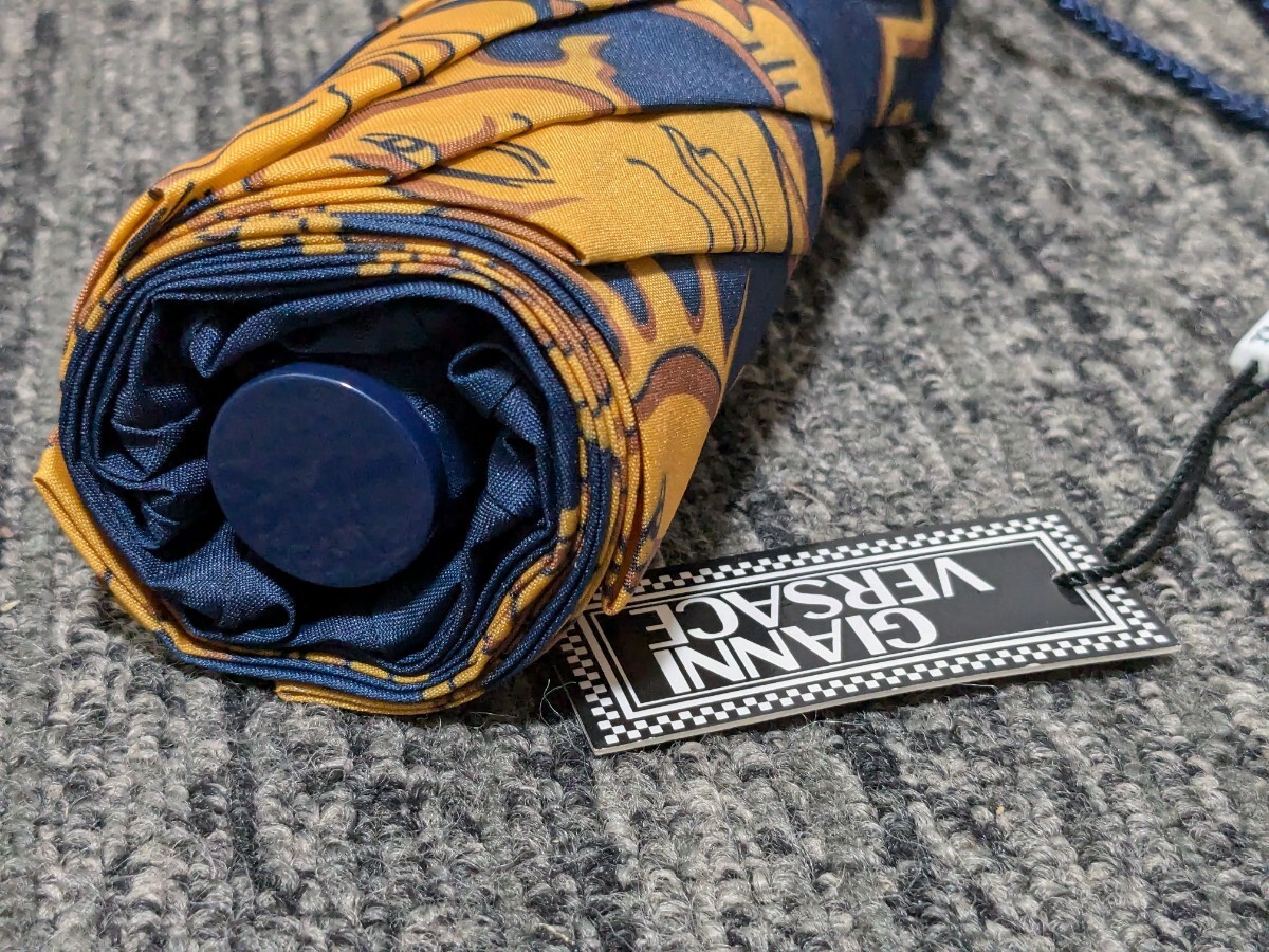 【訳有専用未使用】GIANNI VERSACE 『メデューサと太陽神』折り畳み傘 ヴェルサーチ GIANNI VERSACE 折り畳み傘 メデューサと太陽神
