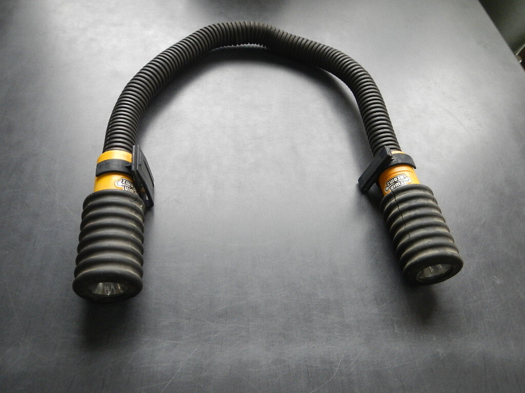 スネークライト　TWIN　BEAMS　lumatec　自在　キャンプアウトドア　作業等　ベルトがけ