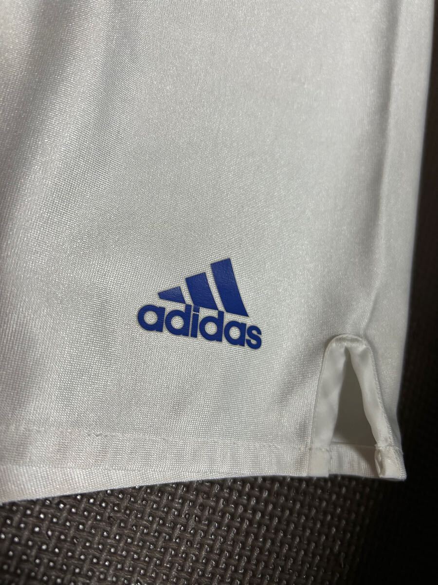  прекрасный товар adidas белый ( глянец есть ) Logo синий стрейч шорты размер O