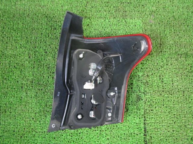 フィールダーテールランプユニット左 カローラフィールダー NZE161G 左テールランプ 81561-13730