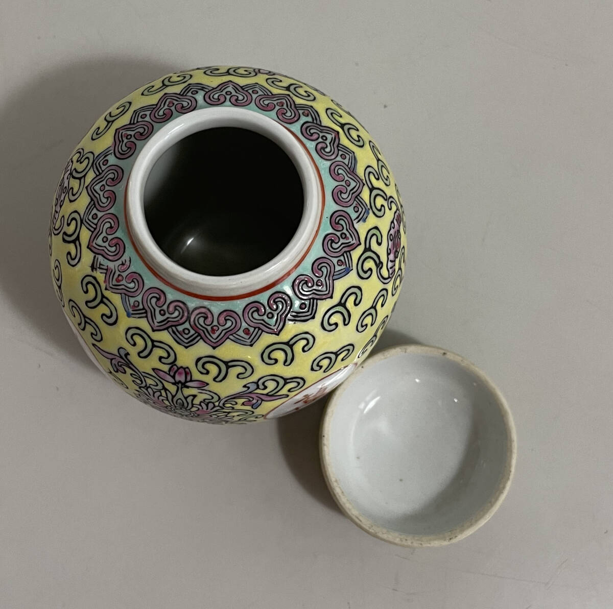 中国美術 景徳鎮 萬寿無彊 唐花紋 茶壷 茶器 茶葉入れ(骨董陶磁器一般)|売買されたオークション情報、Yahoo!オークション(旧ヤフオク!) の商品情報をアーカイブ公開 - オークファン(aucfan.com) 中国美術 景徳鎮 萬寿無彊 唐花紋 茶壷 茶器 茶葉入れ(骨董陶磁器一般)|売買されたオークション情報、Yahoo!オークション(旧ヤフオク!) の商品情報をアーカイブ公開 - オークファン(aucfan.com)
