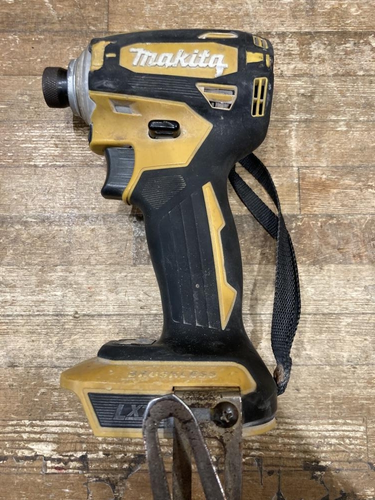 020♪ジャンク品・即決価格♪マキタ 充電式インパクトドライバ TD172D ビットスリーブ破損のためジャンク 動作品