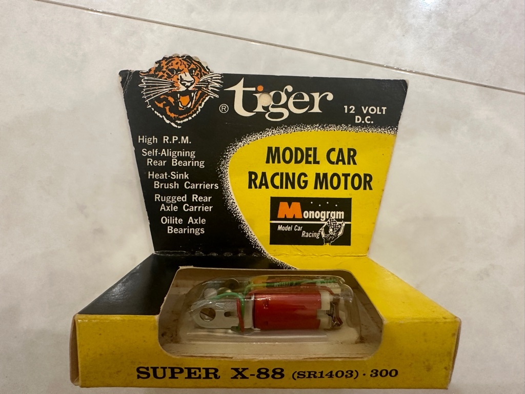 ☆MONOGRAM X-88 モーター　MOTOR LOTUS FERRARI F−1 モノグラム　SLOT CAR 未使用☆