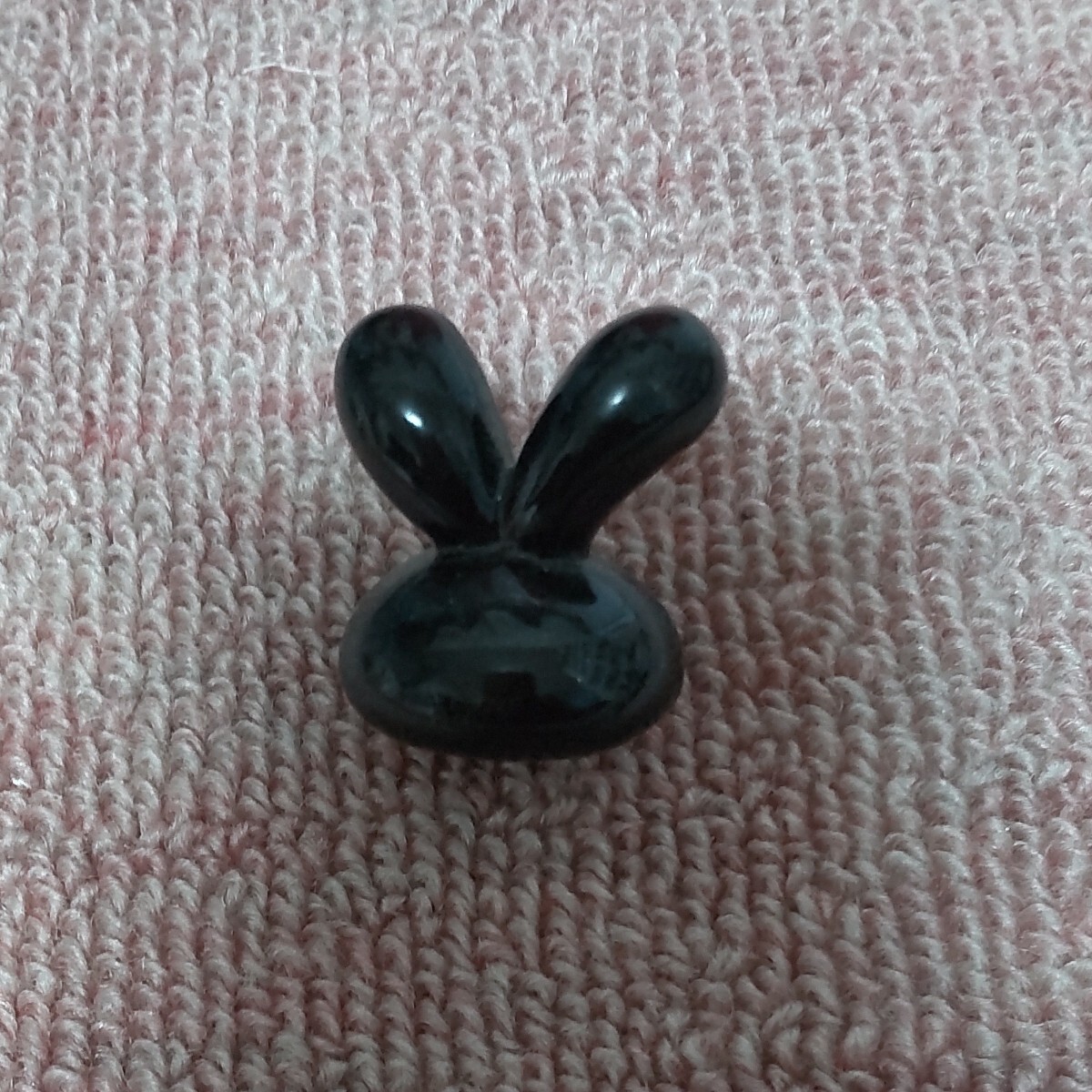 大塚愛さんデザイン。LOVE。うさぎ。チャーム。アミューズメント限定品。他で売ってません。縦。3.5cm。横3.2cm。厚み2.8cm。_画像2