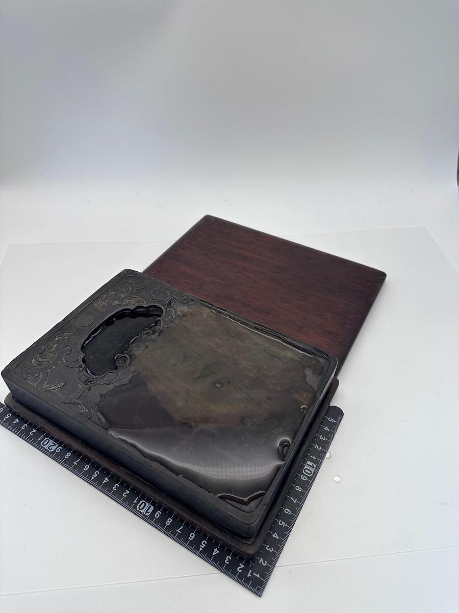 端渓硯 龍彫刻 約1.7㎏ 共箱 書道具 中国硯 緩やか 文房四宝 骨董 端渓硯 龍彫刻 約1.7㎏ 共箱 書道具 中国硯 緩やか 文房四宝 骨董