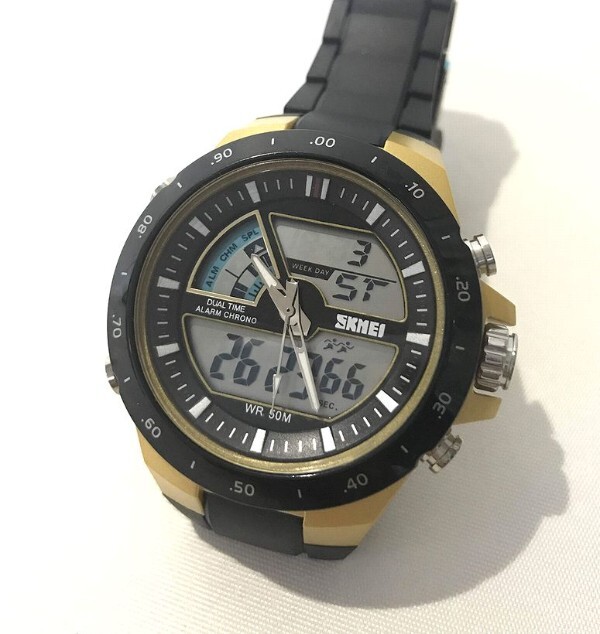 ■ 新品 ■ 50m防水 SKMEI デザイン 腕時計 ゴールド 金 デジアナ10 【オメガ ポールスミス セイコー 福袋】