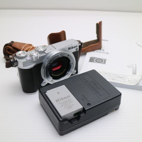 超美品 Nikon 1 J5 ボディ シルバー 即日発送 ミラーレス一眼 超美品 Nikon 1 J5 ボディ シルバー 即日発送 ミラーレス一眼