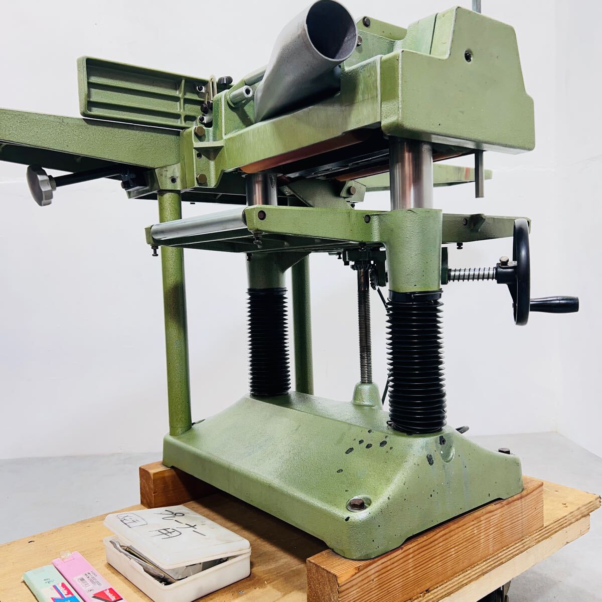 240110-16】makita/マキタ 300 自動かんな盤 2031 自動幅304mm 240110-16】makita/マキタ 300 自動かんな盤 2031 自動幅304mm