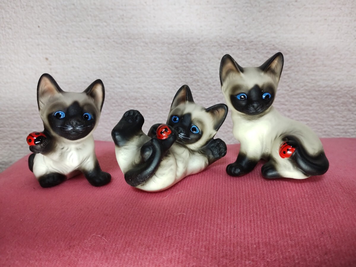 ヘレンド こまいぬ(左足上げ) 西安の赤 狛犬 手描き 頼もしく ヘレンド こまいぬ(左足上げ) 西安の赤 狛犬 手描き 頼もしく