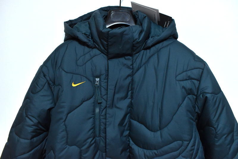【送料無料】新品 NIKE Therma-FIT レペル サイドライン サッカージャケット XL FB6337-328 中綿 保溫 ベンチコート