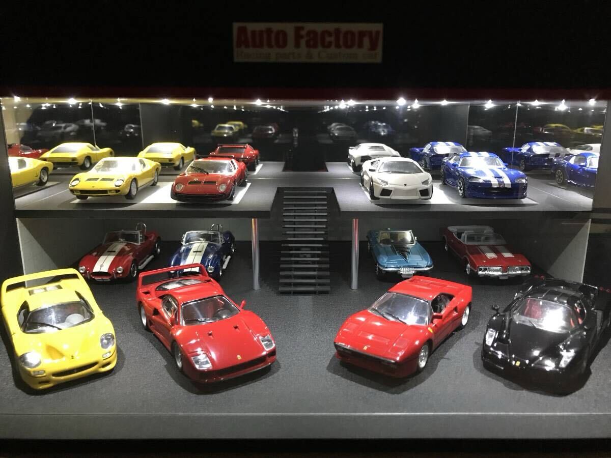 ミニカー専用ジオラマ：1/43 ショールームⅢ（ブラック＆コンクリート）／シャッター＆LED照明／ショールームミラー貼り／最大展示台数14台