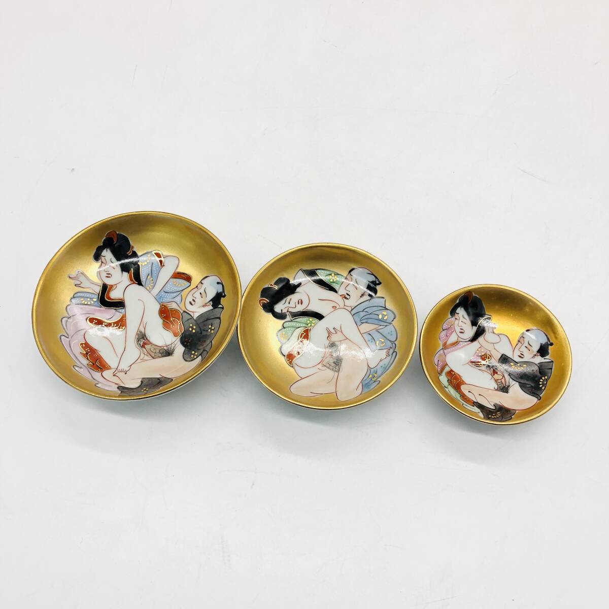 【保管品】【未使用品】九谷焼 春画 盃 杯 酒盃 酒杯 3客 3組 セット 大 中 小 浮世絵 猪口 酒器 陶器 / io-3493-sw