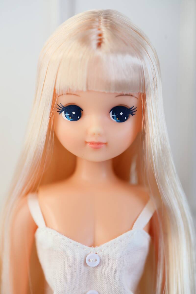 リカちゃんキャッスル　日本橋ちいさなおみせBASICモデル　きらちゃん　短前髪ホワイトロング