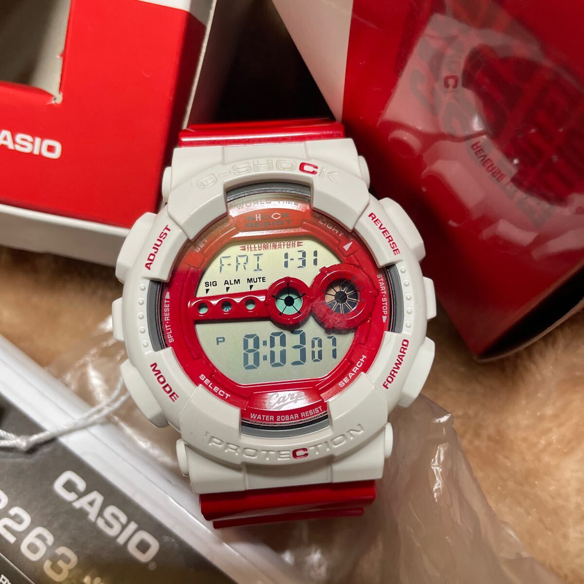 送料無料 広島 東洋 カープ × G-SHOCK 2015 限定 コラボ GD-100 送料無料 広島 東洋 カープ × G-SHOCK 2015 限定 コラボ GD-100