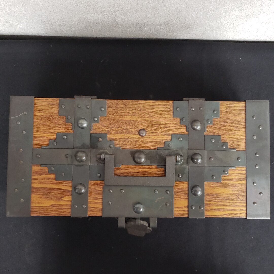 千両箱 銭箱 船箪笥 木箱 時代箱 金具装飾 ※鍵なし 貯金箱 古民 千両箱 銭箱 船箪笥 木箱 時代箱 金具装飾 ※鍵なし 貯金箱 古民