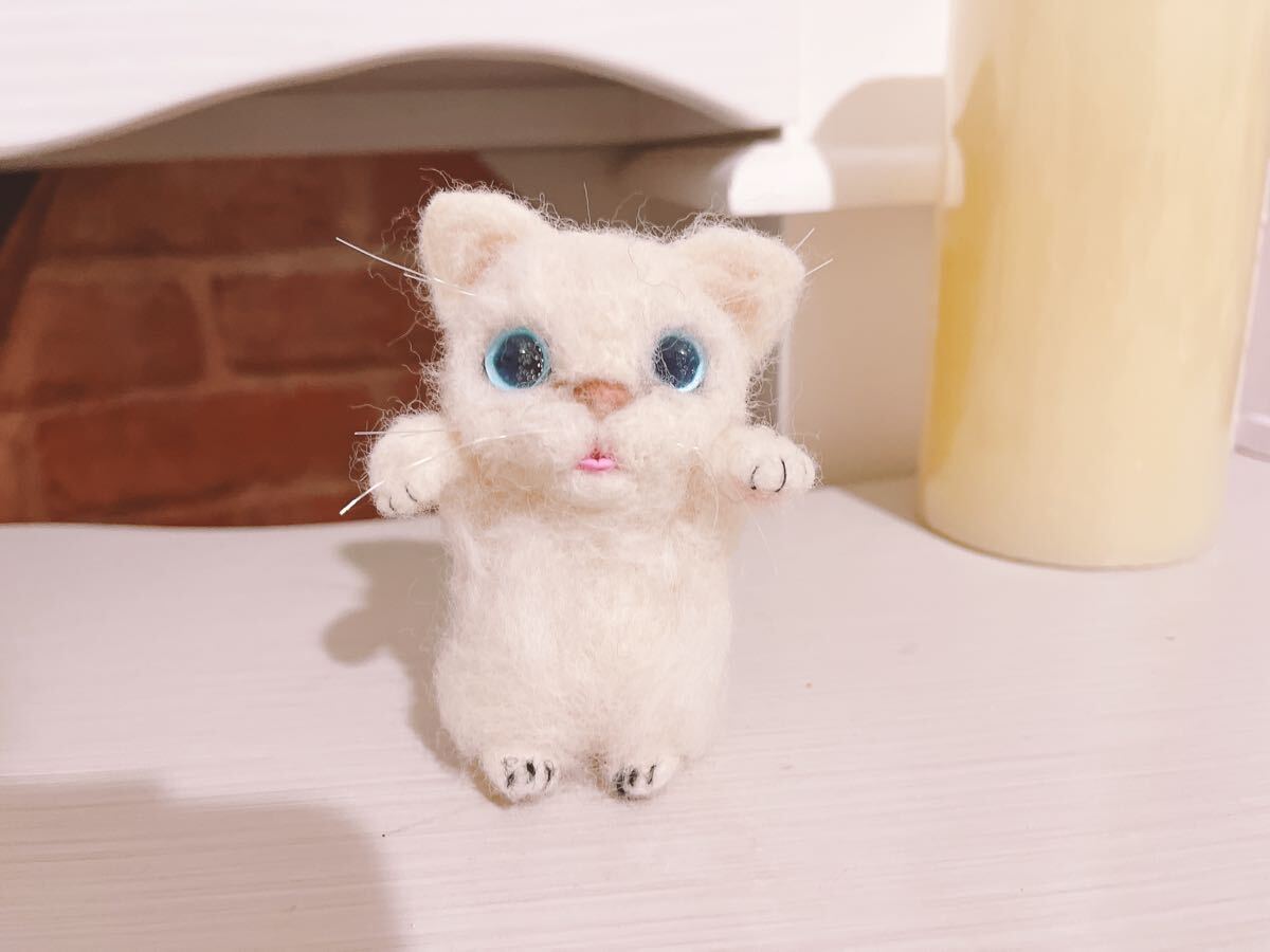 羊毛フェルト　ハンドメイド　ねこ　猫　cat ニードル　白猫　白ネコ