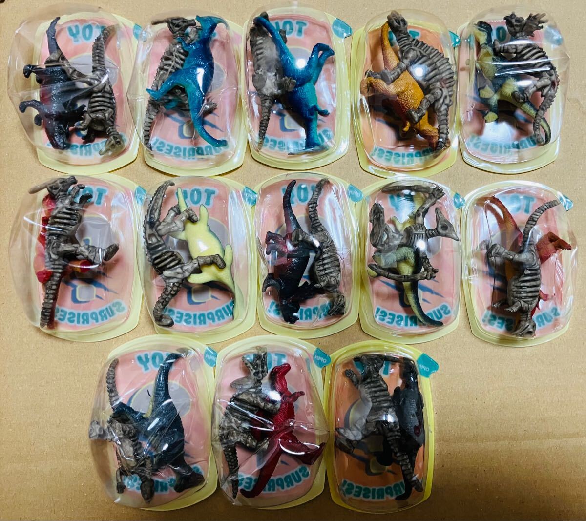 ポップサプライズ　恐竜フィギュア　13個セット