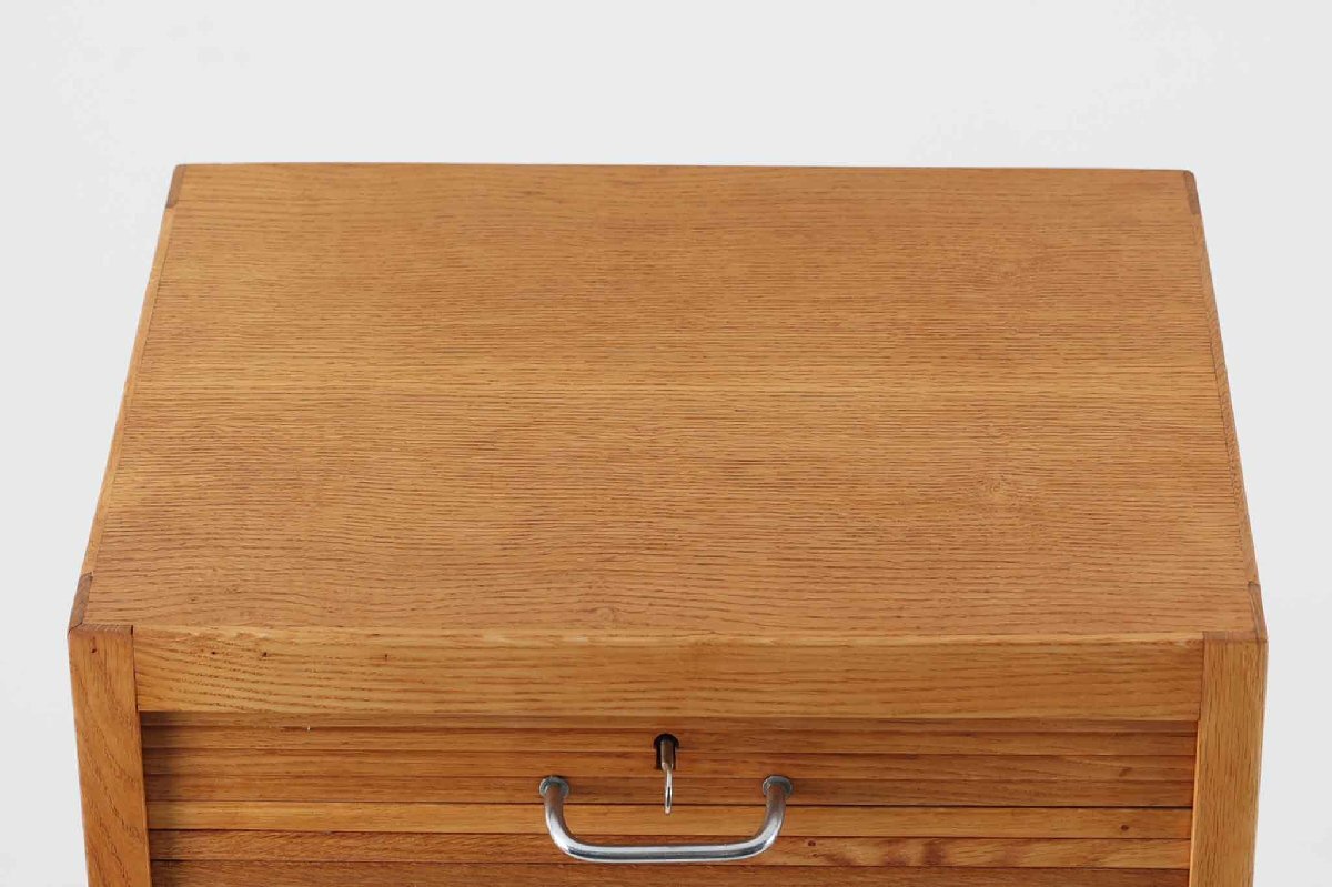 Hans J.Wegner(ハンス・J・ウェグナー) 蛇腹キャビネット オーク Hans J.Wegner(ハンス・J・ウェグナー) 蛇腹キャビネット オーク