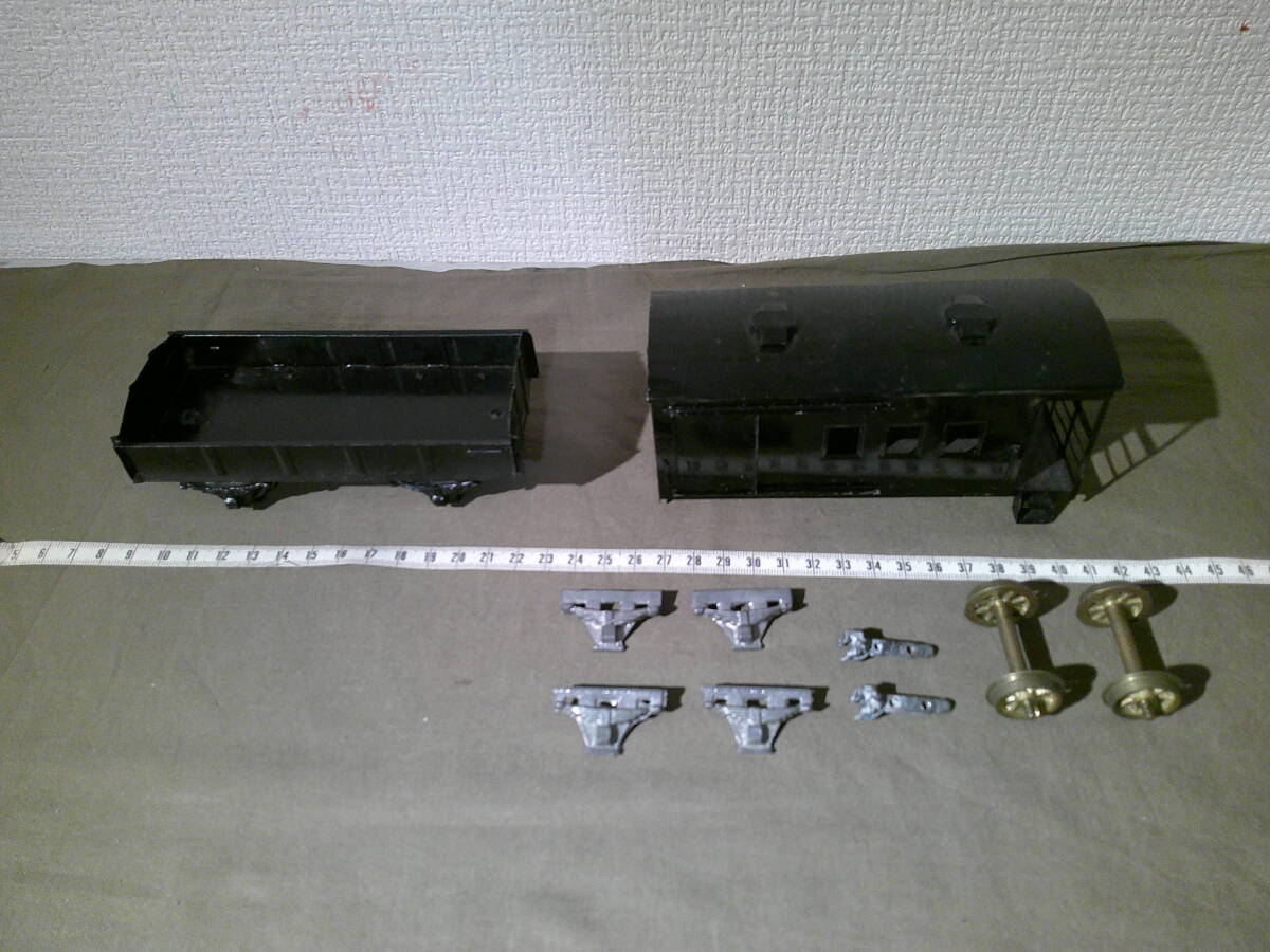 ブリキ製２軸貨車２両 ｛ト＋ワフ｝古いOゲージ(1/45 32mm)