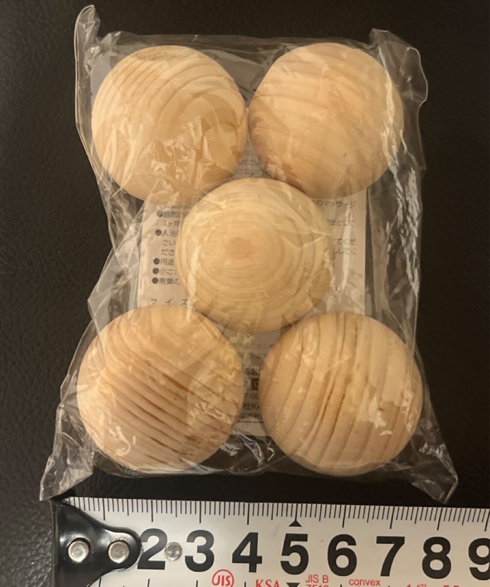 ひのき玉 5個セットひのきボール 入浴剤 癒し マッサージ 剤消臭 バスボール ヒーリング 森林浴 檜 ヒノキ 天然 国産材 子供 赤ちゃん 玩具_画像3