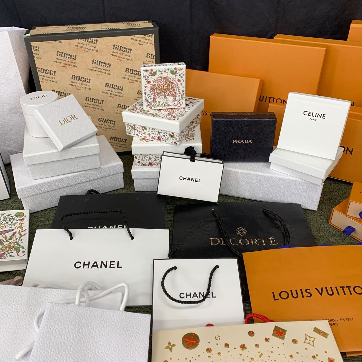 ♪【売り切り】ブランドショッパー・空箱大量まとめ!HARRY WINSTON LOUIS VUITTON CHANEL GUCCI Van Cleef&Arpels Cartier Dior etc(手提げ袋)|売買されたオークション情報、Yahoo!オークション(旧ヤフオク!) の商品情報をアーカイブ公開 - オークファン(aucfan.com) ♪【売り切り】ブランドショッパー・空箱大量まとめ!HARRY WINSTON LOUIS VUITTON CHANEL GUCCI Van Cleef&Arpels Cartier Dior etc(手提げ袋)|売買されたオークション情報、Yahoo!オークション(旧ヤフオク!) の商品情報をアーカイブ公開 - オークファン(aucfan.com)