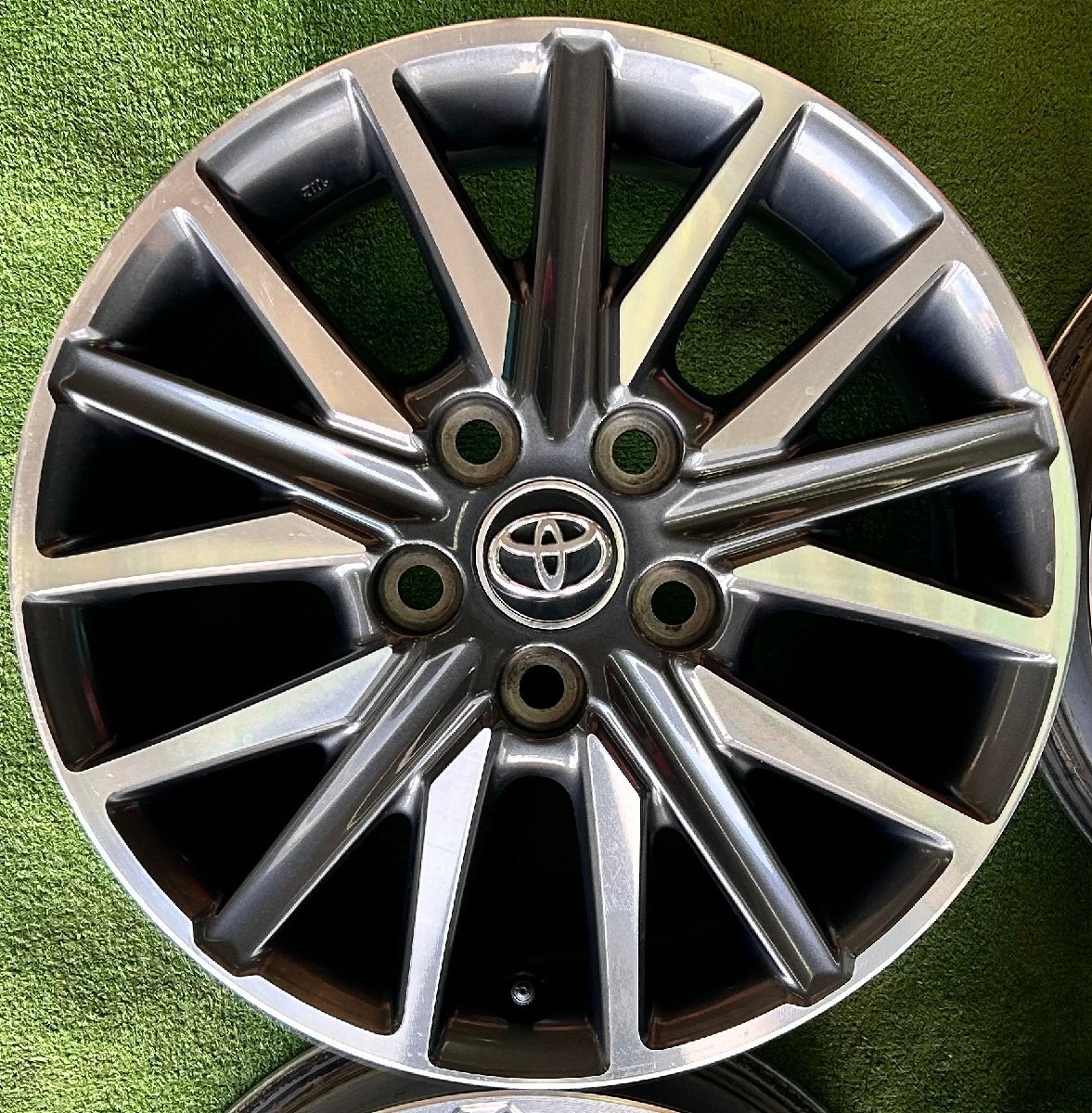 □高品質な純正ホイール♪ トヨタ TOYOTA 80系ヴォクシー純正16 □高品質な純正ホイール♪ トヨタ TOYOTA 80系ヴォクシー純正16